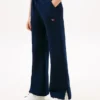 Pantaloni de trening pentru copii cu logo stea din strasuri Pantaloni de trening pentru copii cu logo stea din strasuri