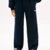 Pantaloni de trening pentru copii cu logo steag ondulat Pantaloni de trening pentru copii cu logo steag ondulat