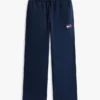 Pantaloni de trening pentru copii cu logo steag ondulat Pantaloni de trening pentru copii cu logo steag ondulat