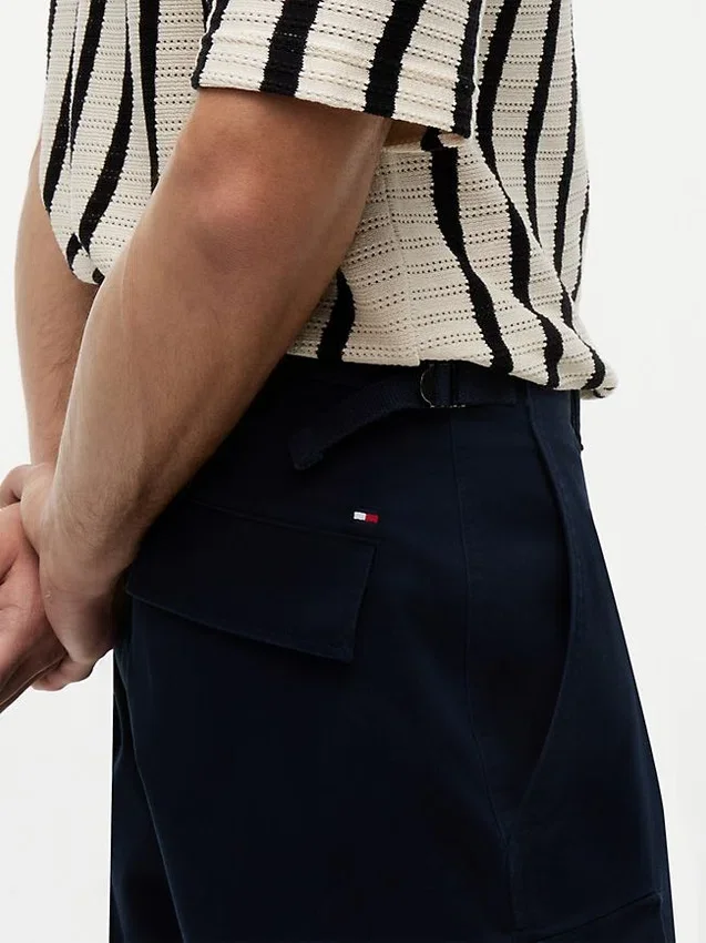 Pantaloni scurți cargo din twill elastic, cu croială lejeră Pantaloni scurți cargo din twill elastic, cu croială lejeră