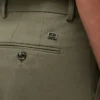Pantaloni scurți chino din amestec de bumbac și in, cu croială lejeră Pantaloni scurți chino din amestec de bumbac și in, cu croială lejeră