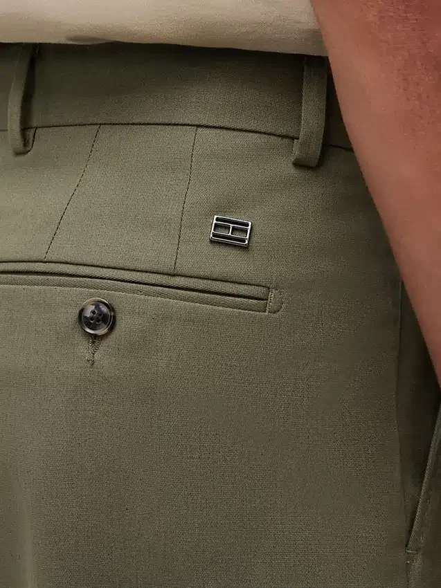 Pantaloni scurți chino din amestec de bumbac și in, cu croială lejeră Pantaloni scurți chino din amestec de bumbac și in, cu croială lejeră