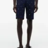 Pantaloni scurți cu croială regular, imprimeu cu steaguri de navigație, lungime 9″ Pantaloni scurți cu croială regular, imprimeu cu steaguri de navigație, lungime 9″