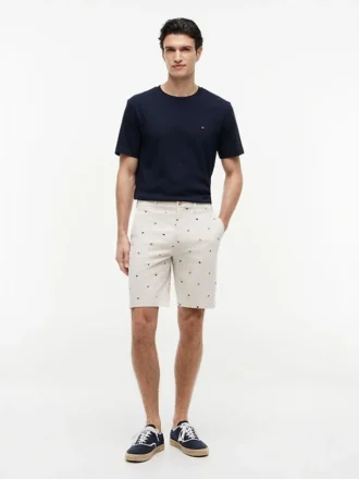 Pantaloni scurți cu croială regular, imprimeu cu steaguri de navigație, lungime 9″ Pantaloni scurți cu croială regular, imprimeu cu steaguri de navigație, lungime 9″
