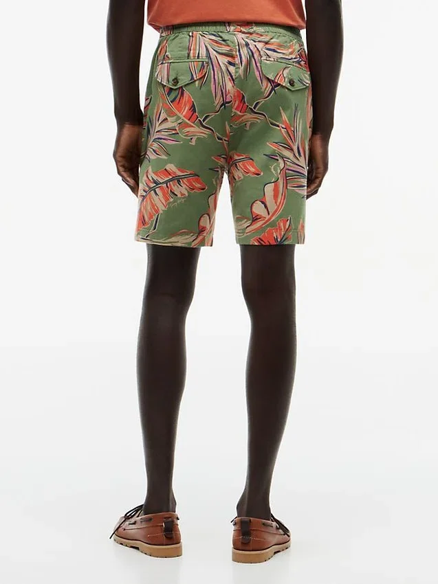 Pantaloni scurți cu croială regular, imprimeu tropical, lungime 7″ Pantaloni scurți cu croială regular, imprimeu tropical, lungime 7″