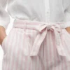 Pantaloni scurți din amestec de in cu dungi și curea Pantaloni scurți din amestec de in cu dungi și curea