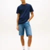 Pantaloni scurți din blugi Tommy Jeans cu buzunar cu steag Pantaloni scurți din blugi Tommy Jeans cu buzunar cu steag