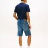 Pantaloni scurți din blugi Tommy Jeans cu buzunar cu steag Pantaloni scurți din blugi Tommy Jeans cu buzunar cu steag
