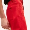 Pantaloni scurți din denim cu buzunare cu nasturi aurii Pantaloni scurți din denim cu buzunare cu nasturi aurii