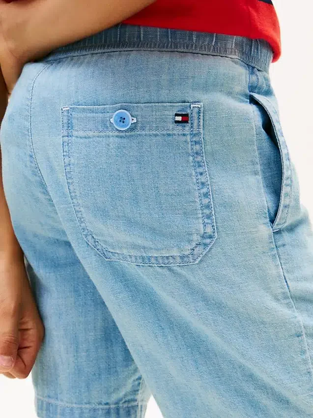 Pantaloni scurți din denim cu model în zig-zag și steaguri ondulate pentru copii Pantaloni scurți din denim cu model în zig-zag și steaguri ondulate pentru copii