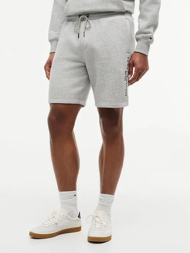 Pantaloni scurți din fleece cu logo Tommy brodat Pantaloni scurți din fleece cu logo Tommy brodat