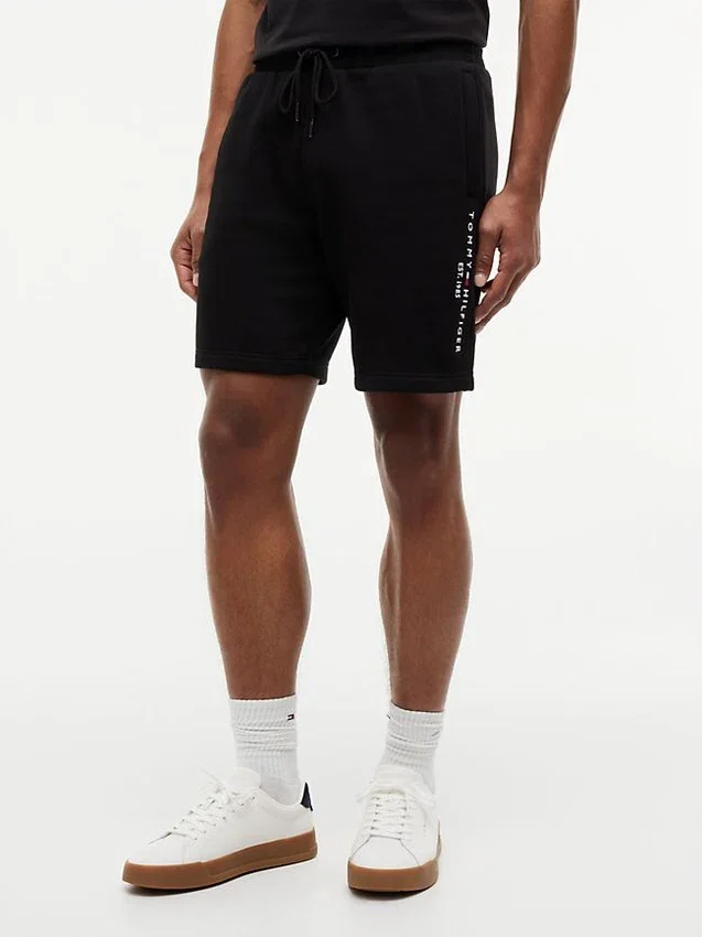 Pantaloni scurți din fleece cu logo Tommy brodat Pantaloni scurți din fleece cu logo Tommy brodat