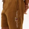 Pantaloni scurți din fleece cu logo Tommy brodat Pantaloni scurți din fleece cu logo Tommy brodat