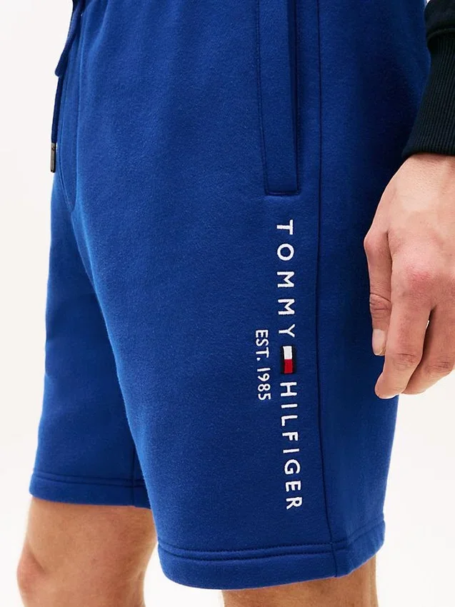Pantaloni scurți din fleece cu logo Tommy brodat Pantaloni scurți din fleece cu logo Tommy brodat