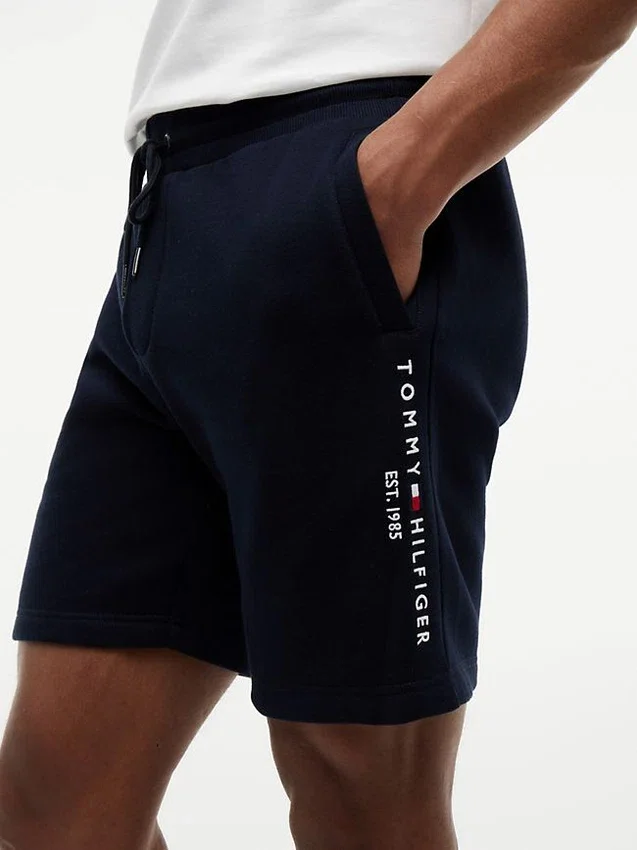Pantaloni scurți din fleece cu logo Tommy brodat Pantaloni scurți din fleece cu logo Tommy brodat
