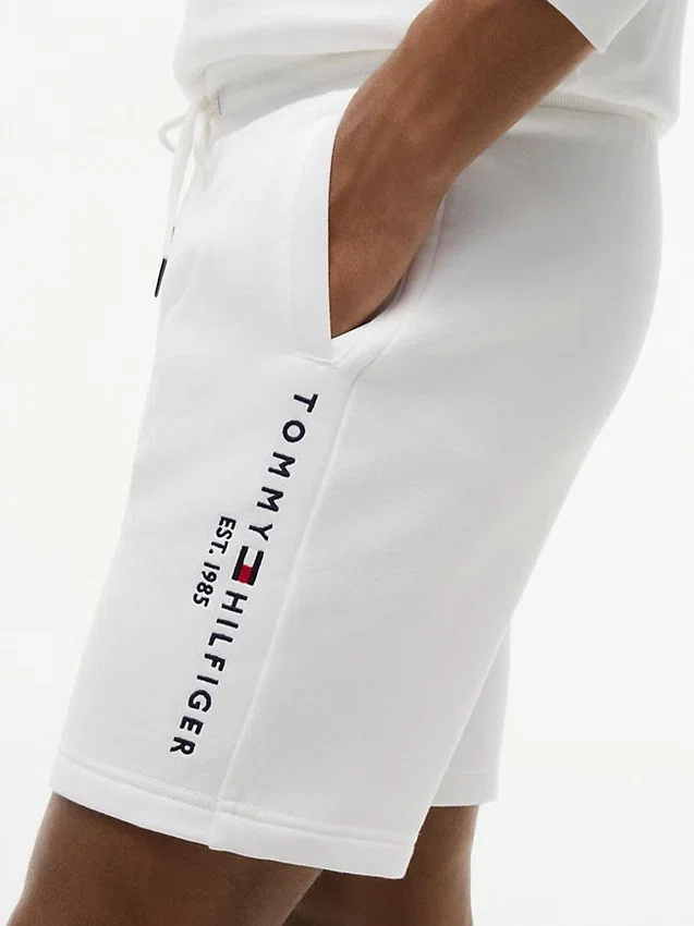 Pantaloni scurți din fleece cu logo Tommy brodat Pantaloni scurți din fleece cu logo Tommy brodat