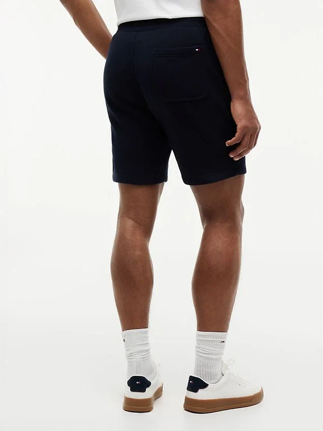 Pantaloni scurți din fleece cu logo Tommy brodat Pantaloni scurți din fleece cu logo Tommy brodat