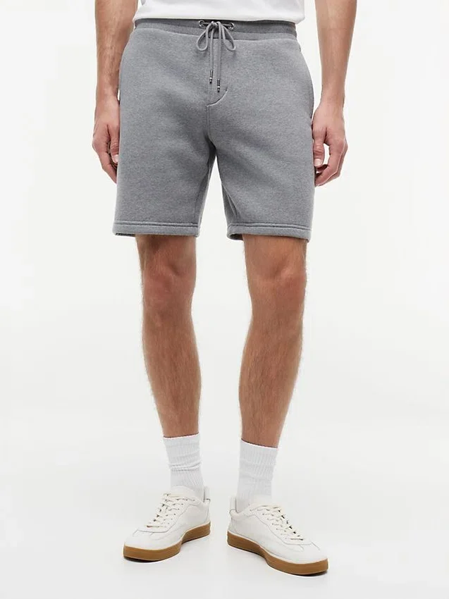 Pantaloni scurți din fleece periat, croială regular, 8″ Pantaloni scurți din fleece periat, croială regular, 8″