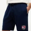Pantaloni scurți din material frotir cu logo steag ondulat, croială regular Pantaloni scurți din material frotir cu logo steag ondulat, croială regular