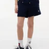 Pantaloni scurți pentru copii cu logo steag în nuanțe tonale Pantaloni scurți pentru copii cu logo steag în nuanțe tonale