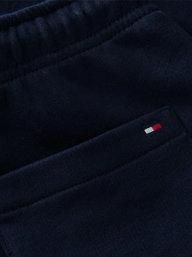Pantaloni scurți pentru copii cu logo steag în nuanțe tonale Pantaloni scurți pentru copii cu logo steag în nuanțe tonale