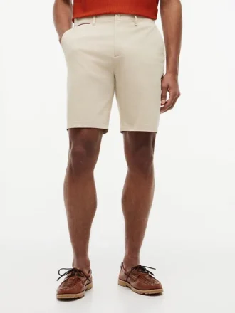 Pantaloni scurți Tommy cu talie confortabilă de 9″ și croială regular Pantaloni scurți Tommy cu talie confortabilă de 9″ și croială regular