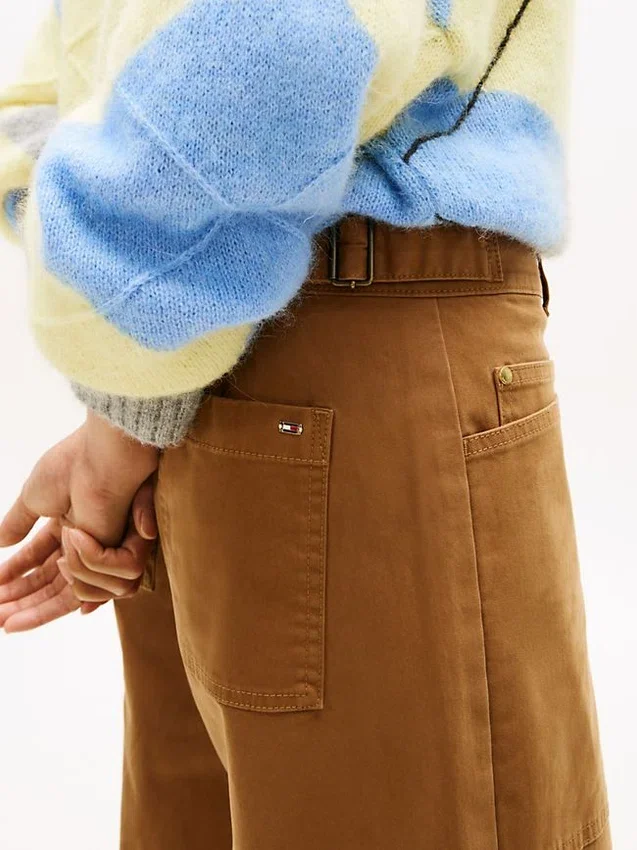 Pantaloni utilitari cu croi larg și material elastic Pantaloni utilitari cu croi larg și material elastic