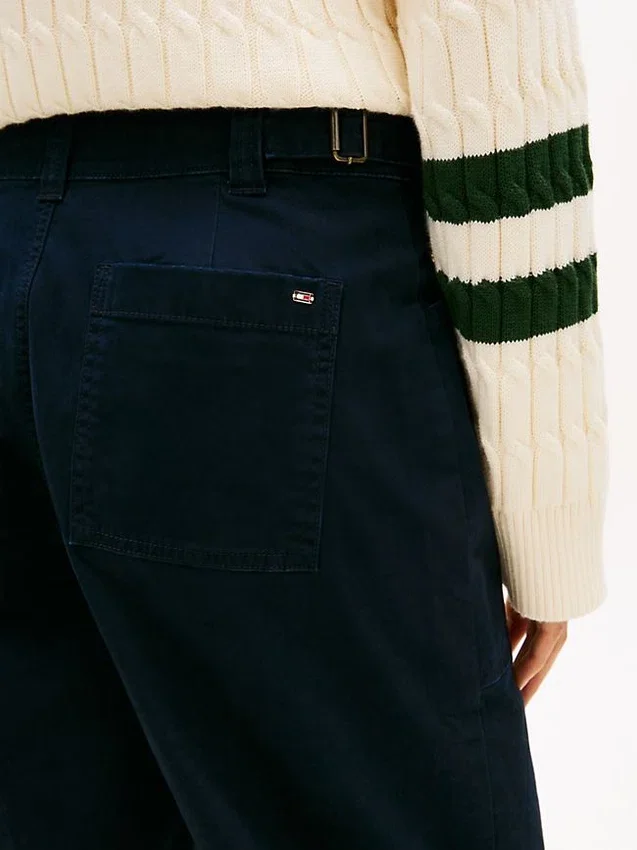 Pantaloni utilitari cu croi larg și material elastic Pantaloni utilitari cu croi larg și material elastic