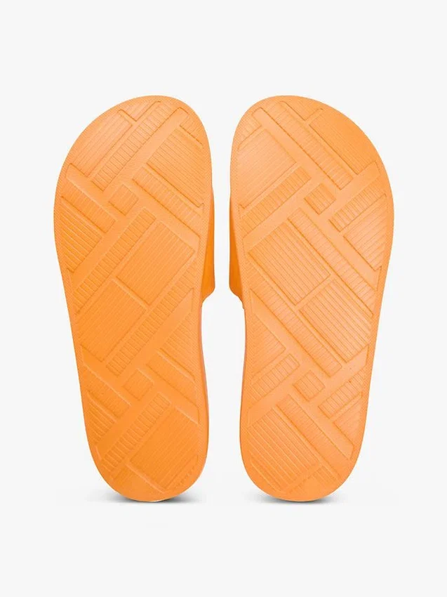Papuci de piscină din pânză cu monogramă brodată Papuci de piscină din pânză cu monogramă brodată