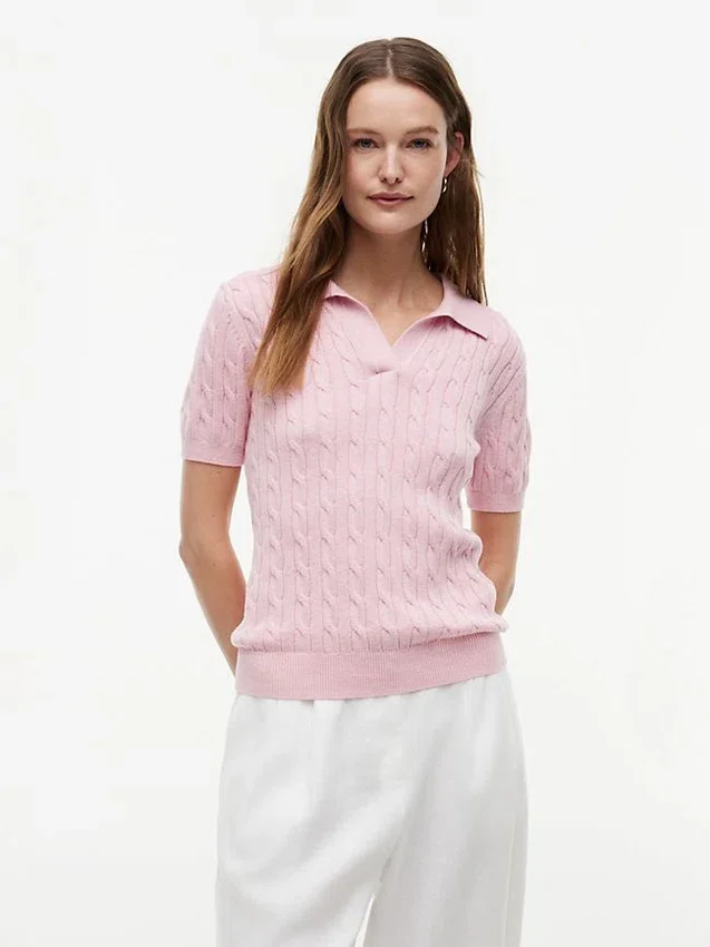Polo cu mâneci scurte, tricotat cu model în relief Polo cu mâneci scurte, tricotat cu model în relief