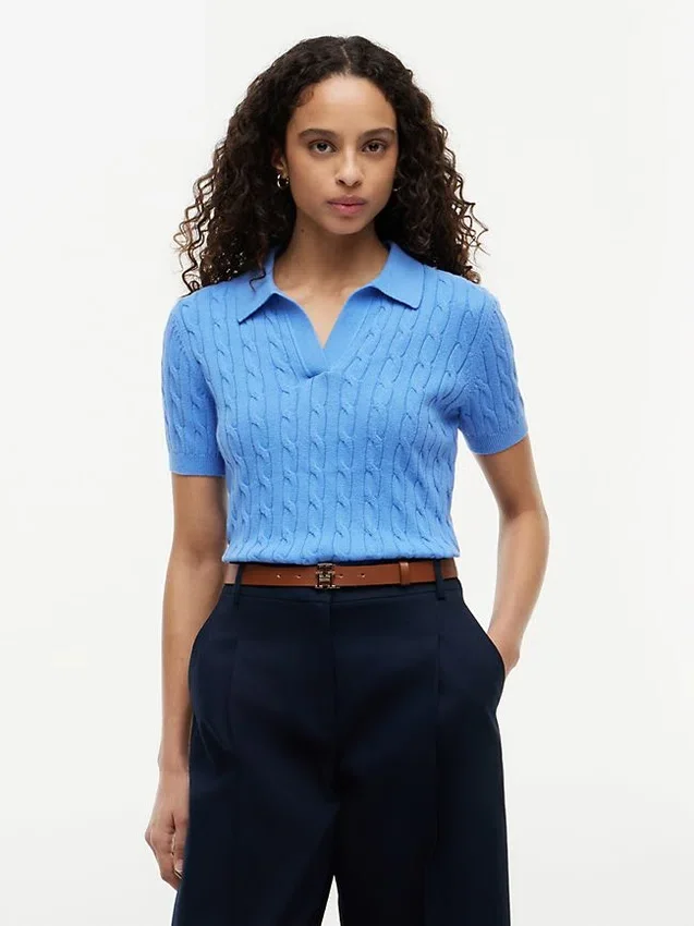 Polo cu mâneci scurte, tricotat cu model în relief Polo cu mâneci scurte, tricotat cu model în relief