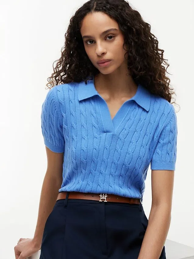 Polo cu mâneci scurte, tricotat cu model în relief Polo cu mâneci scurte, tricotat cu model în relief
