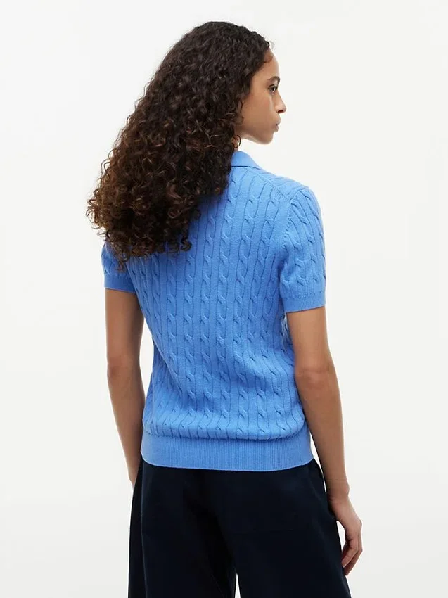 Polo cu mâneci scurte, tricotat cu model în relief Polo cu mâneci scurte, tricotat cu model în relief