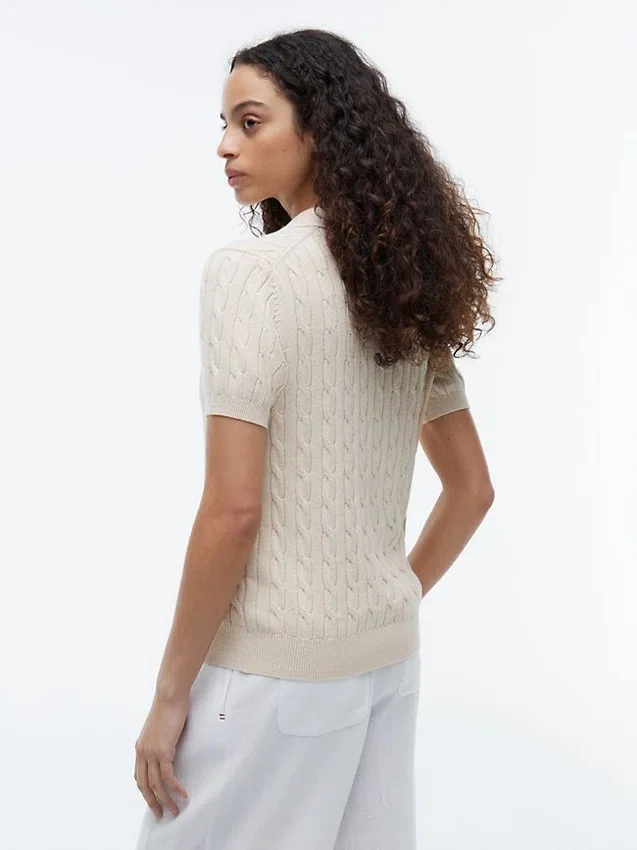 Polo cu mâneci scurte, tricotat cu model în relief Polo cu mâneci scurte, tricotat cu model în relief
