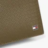 Portofel din piele cu două compartimente și logo cu steag pe toată suprafața Portofel din piele cu două compartimente și logo cu steag pe toată suprafața
