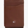 Portofel magnetic din piele granulată, cu două compartimente Portofel magnetic din piele granulată, cu două compartimente