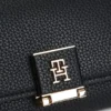 Portofel triplu cu închizătoare monogramă și finisaj granulat Portofel triplu cu închizătoare monogramă și finisaj granulat