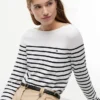 Pulover cu guler barcă și dungi