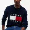 Pulover cu guler rotund și logo Tommy Jeans Pulover cu guler rotund și logo Tommy Jeans