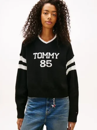 Pulover Tommy Jeans 85 Varsity cu guler în V Pulover Tommy Jeans 85 Varsity cu guler în V