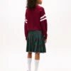 Pulover Tommy Jeans 85 Varsity cu guler în V Pulover Tommy Jeans 85 Varsity cu guler în V