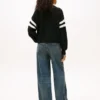 Pulover Tommy Jeans 85 Varsity cu guler în V Pulover Tommy Jeans 85 Varsity cu guler în V