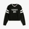 Pulover Tommy Jeans 85 Varsity cu guler în V Pulover Tommy Jeans 85 Varsity cu guler în V