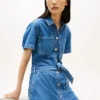 Rochie-cămașă din denim cu spălare medie și curele Rochie-cămașă din denim cu spălare medie și curele