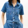 Rochie-cămașă din denim cu spălare medie și curele Rochie-cămașă din denim cu spălare medie și curele