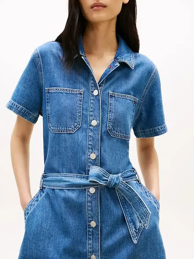 Rochie-cămașă din denim cu spălare medie și curele Rochie-cămașă din denim cu spălare medie și curele
