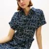 Rochie-cămașă midi din in cu imprimeu steag și curele