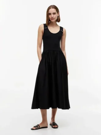 Rochie fără mâneci cu nasturi aurii