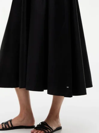 Rochie fără mâneci cu nasturi aurii