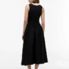 Rochie fără mâneci cu nasturi aurii